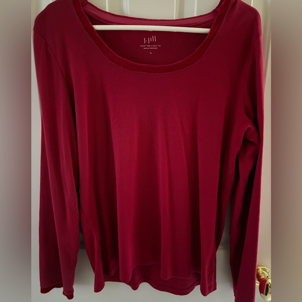 J. Jill velvet trim U-neck tee